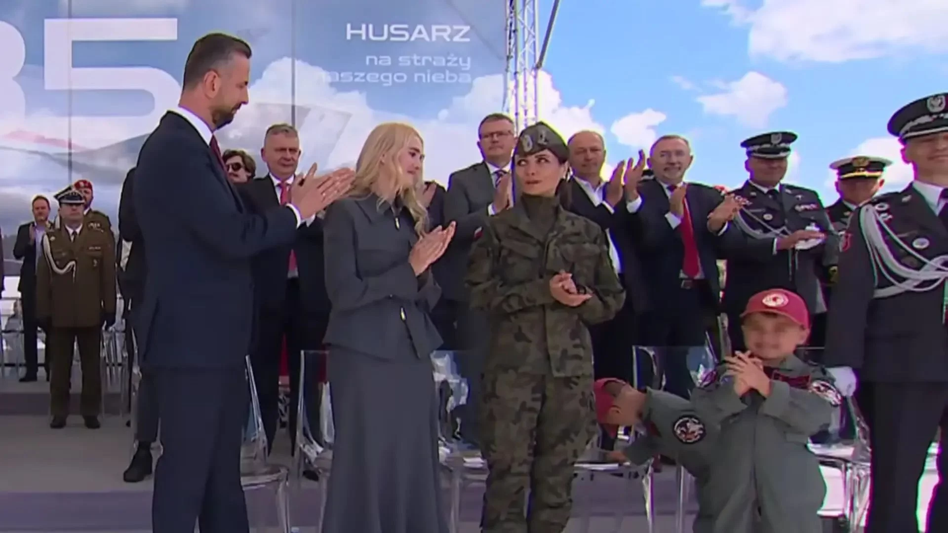 Przejmujący moment na powitaniu F-35. Szef MON zwrócił się do żony i dzieci "Slaba"
