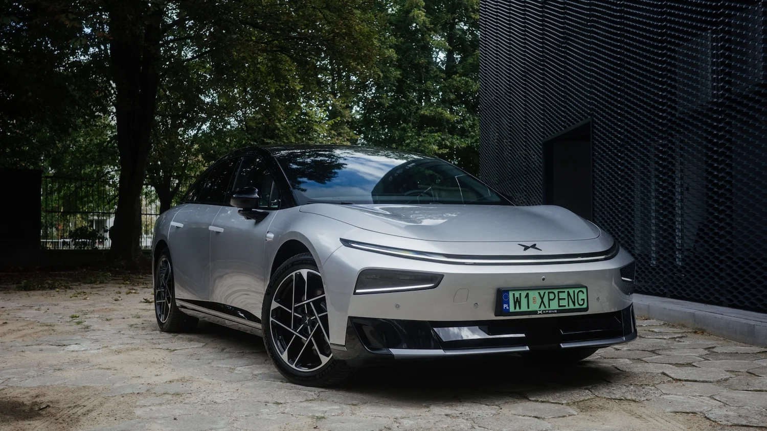Oto chiński elektryk na długie trasy. Wszyscy porównują go do Tesli, ale to błąd