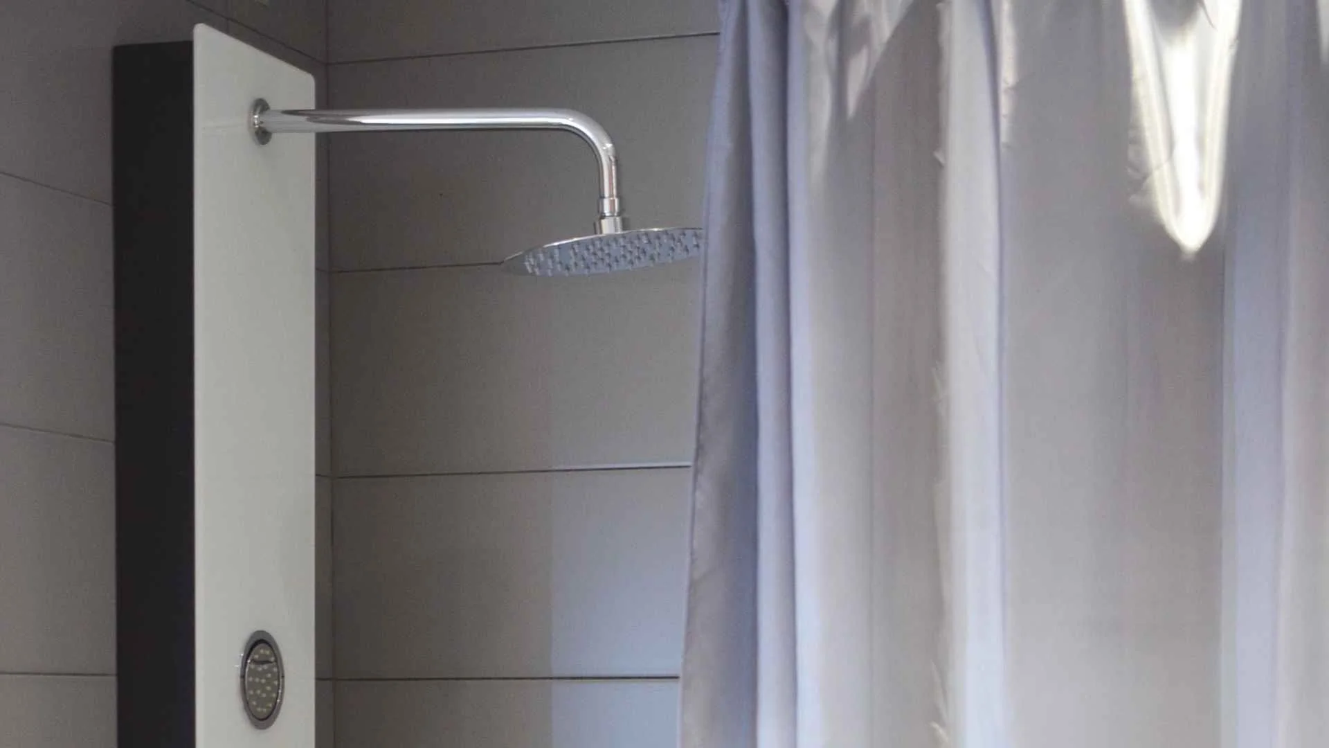 Zasłona prysznicowa ma następcę. Nie ma go jeszcze w IKEA ani Jysku
