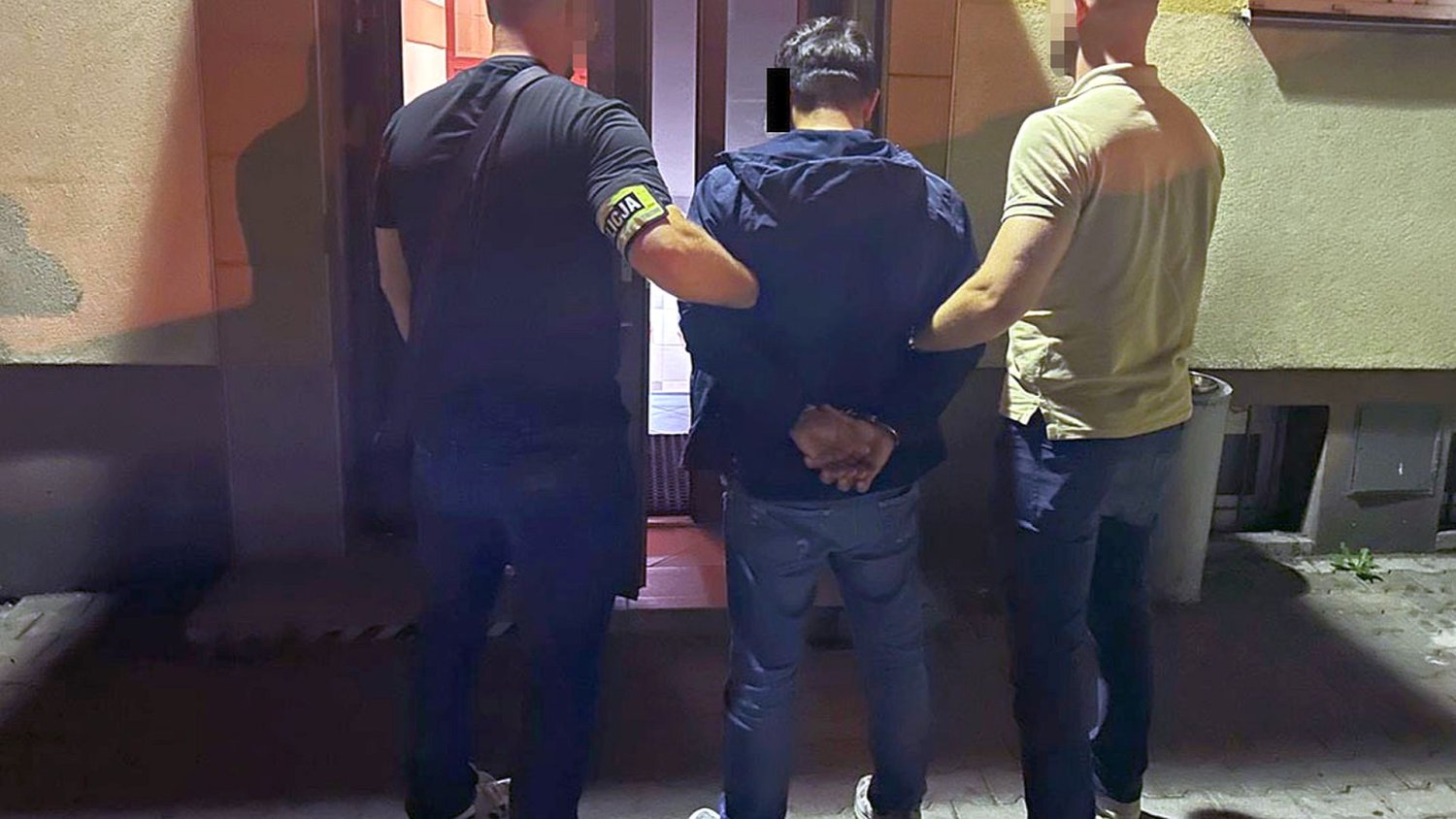 Obnażał się przed dziećmi i myślał, iż ujdzie mu to na sucho. Błyskawiczny finisz obławy