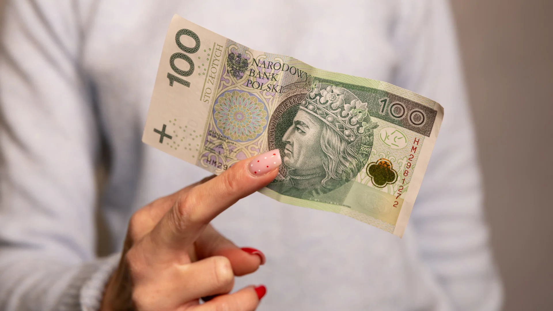 Podwyżka najniższej krajowej od 2027. Wyparuje szybciej, niż Polacy ją zobaczą