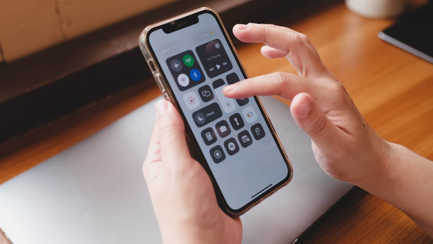 Telefon ma ukrytą datę ważności. Sprawdzisz ją w 30 sek. bez rozkręcania obudowy