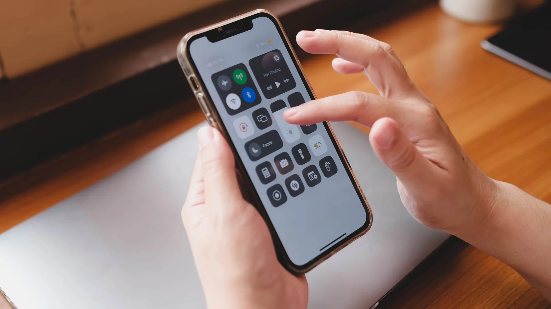 Telefon ma ukrytą datę ważności. Sprawdzisz ją w 30 sek. bez rozkręcania obudowy