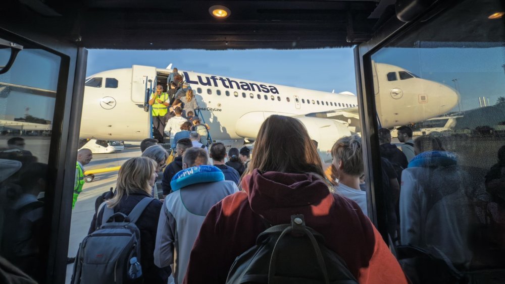 Lufthansa adds new fees — economy and business class passengers to pay more