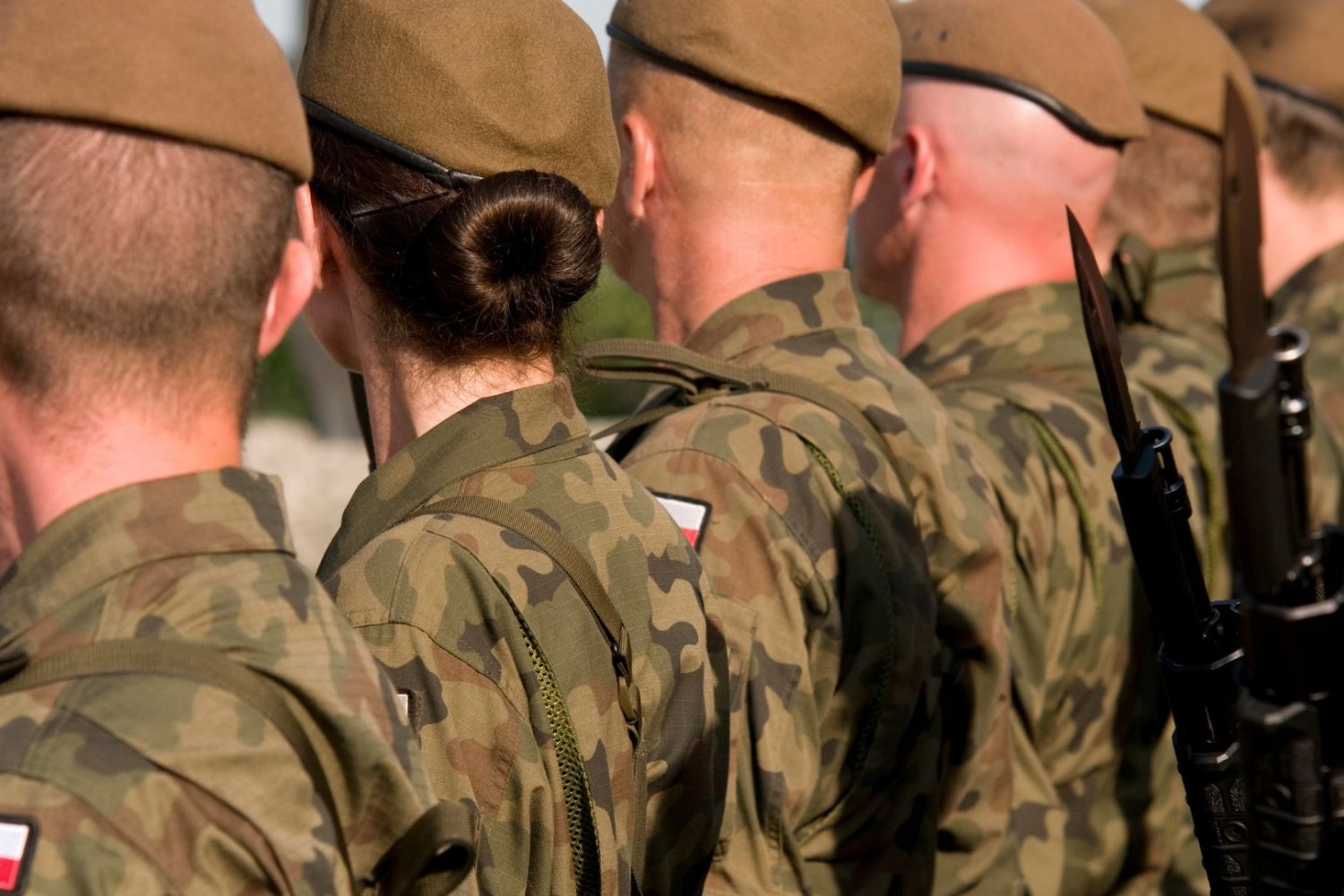 Żołnierze będą teraz biec do paczkomatów. Odbiorą tam swój... mundur Żołnierze, mundur