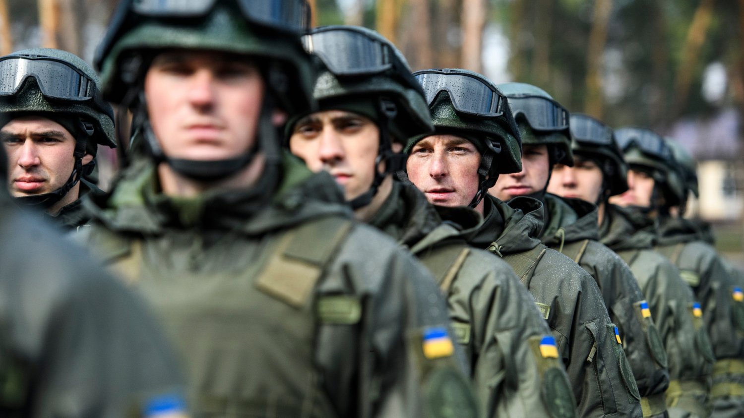 Ukraina potrzebuje rąk na froncie. UE odcina poborowym furtkę do Europy Żołnierze ukraińskiej armii.
