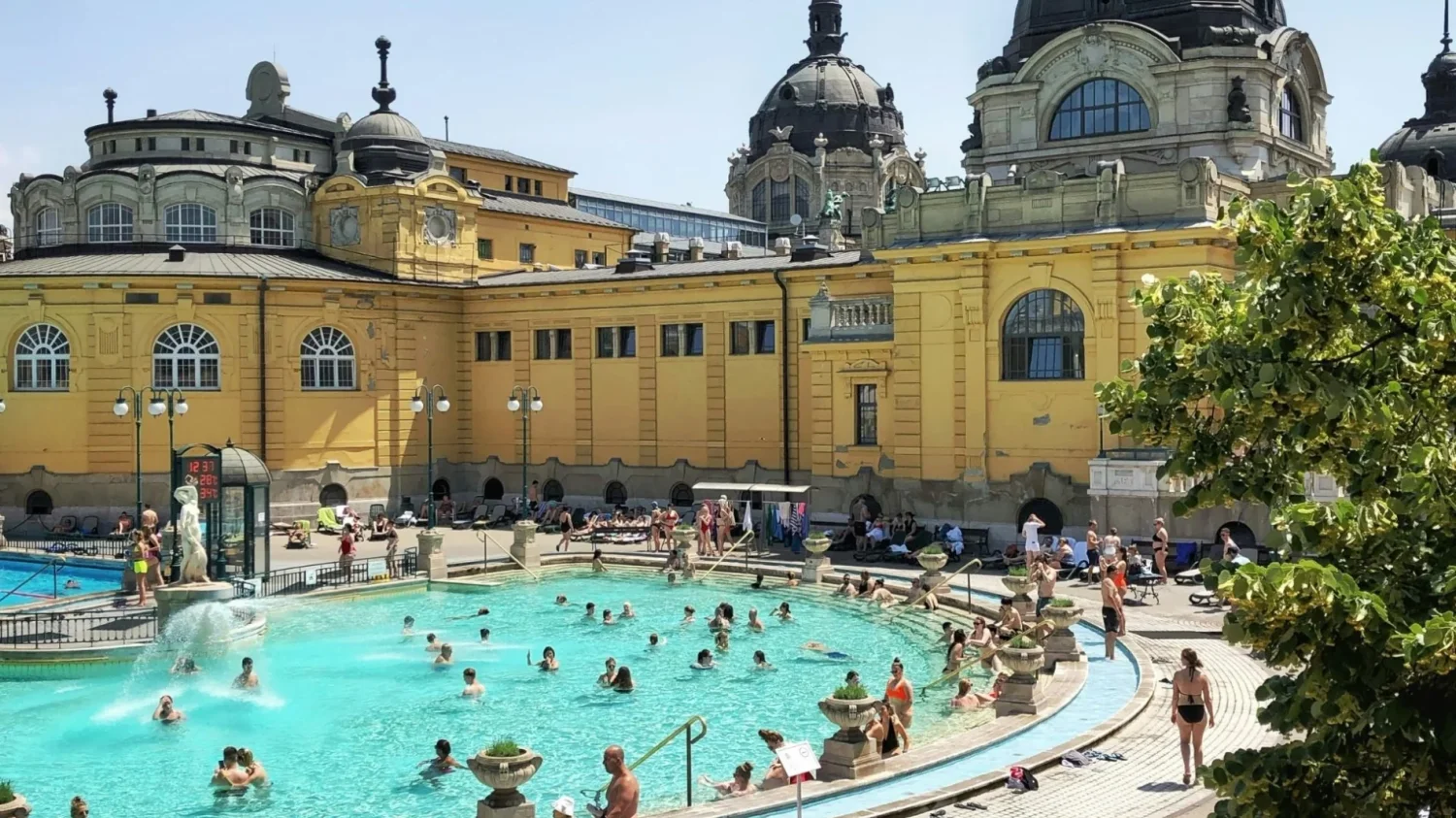 Jak nie przepłacić za urlop w sierpniu Zyskaj cztery dni wolnego